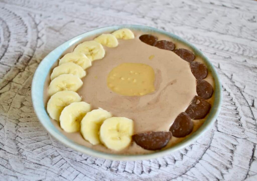 peanut butter cup smoothie bowl