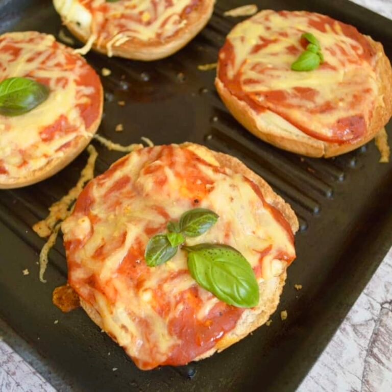 pizza bagels