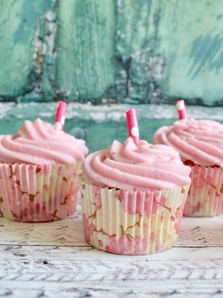 strawberry milkshake cupcakes