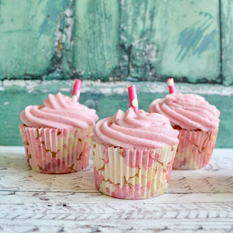 strawberry milkshake cupcakes