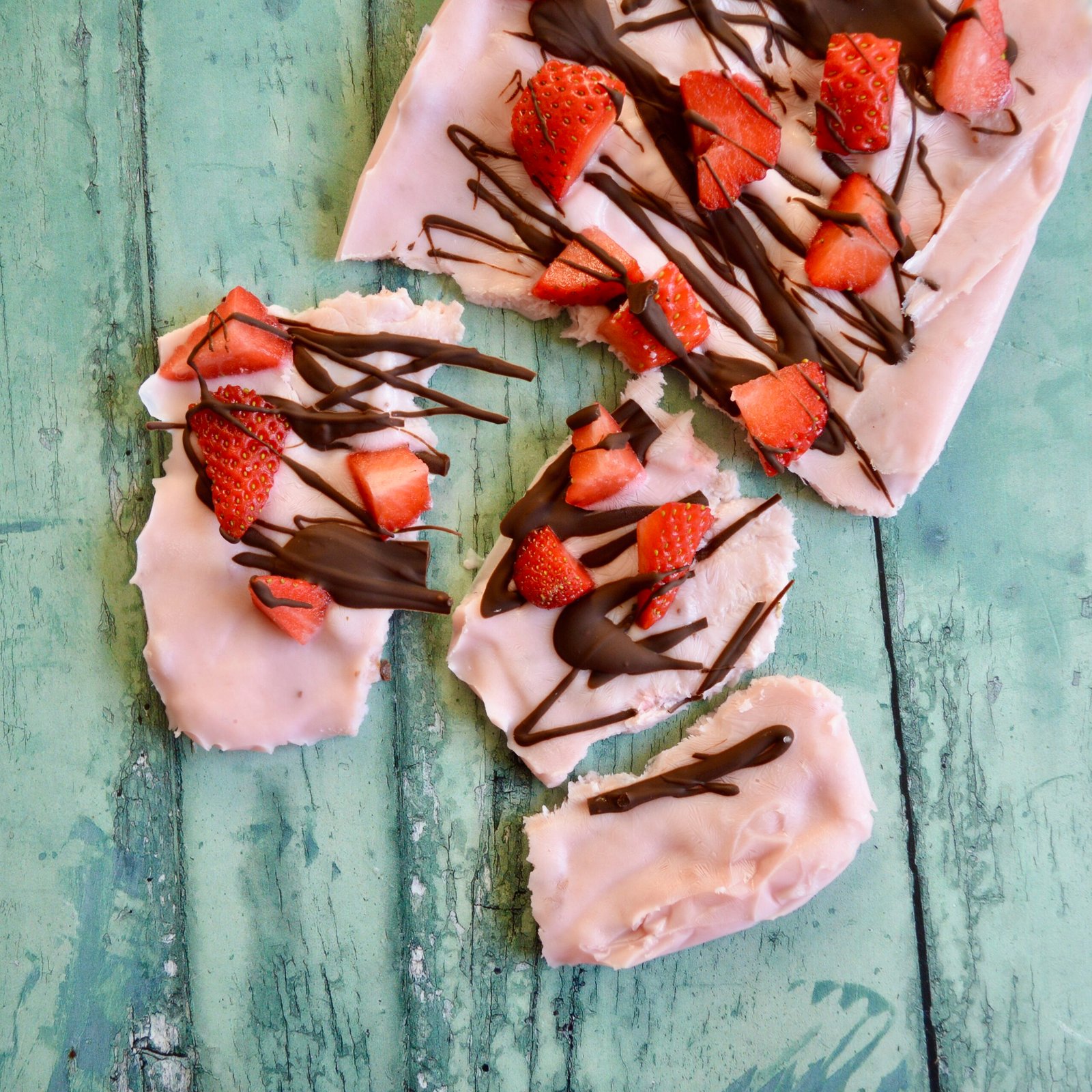 Strawberry Chocolate Frozen Yoghurt Bark (Gluten &amp; Dairy Free)